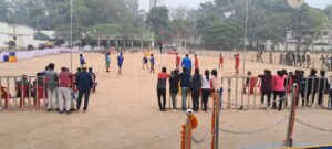 झारखंड वालीबाल संघ के तत्वाधान में पलामू जिला वालीबाल संघ द्वारा आयोजित राज्य स्तरीय सीनियर वॉलीबॉल प्रतियोगिता  जिला हाई स्कूल डालटेनगंज के मैदान में आयोजित की जाएगी ।इसके लिए गढ़वा जिला वॉलीबॉल टीम का चयन कर लिया गया।
टीम इस प्रकार है टीम इस प्रकार है
महिला वर्ग में:  प्रिया कुमारी पूर्णिमा कुमारी रश्मि कुमारी वैष्णवी कुमारी चौहान सिमल कुमारी अंजली कुमारी कशिश कुमारी तथा मुस्कान कुमारी ।
महिला टीम का टीम मैनेजर ए के सिंह को बनाया गया है।

वहीं पुरुष टीम में :संजय कुमार निखिल कुमार पवन कुमार मोहित कुमार आलोक विश्वकर्मा शुभम पांडे उपेंद्र शर्मा शमशेर अंसारी सौरभ कुमार चौबे कविकांत कुमार प्रियांशु गुप्ता अभिनव श्रीवास्तव।
 पुरुष टीम का टीम मैनेजर ओमप्रकाश तिवारी को बनाया गया पुरुष और महिला दोनों टीम एक साथ