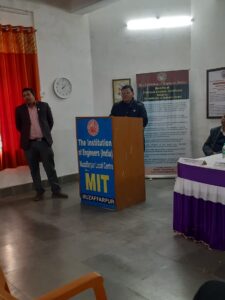 7 जनवरी को इंस्टीट्यूशंस आफ इंजिनियर्स( इंडिया )मुजफ्फरपुर लोकल सेंटर में नव वर्ष मिलन समारोह का आयोजन किया गया। कार्यक्रम की शुरुआत लोकल सेंटर के अध्यक्ष सह प्राचार्ज केएनजीपी समस्तीपुर की स्वागत भाषण से हुआ ।कार्यक्रम की अध्यक्षता MIT के प्राचार्य मिथिलेश कुमार झा ने किया। इन अवसर पर बिहार स्टेट सेंटर से आए काउंसिल मेंबर इंजीनियर अजय कुमार सिन्हा ने कहा कि आई आई आई  अल्युमिनिम संगठन का स्टेट चैप्टर मुजफ्फरपुर में खुलना चाहिए एवं मुजफ्फरपुर लोकल सेंटर में काउंसिल मेंबर का भी एक पद होना चाहिए बिहार स्टेट सेंटर के अध्यक्ष इंजीनियर जेपी नारायण ने कहा कि मुजफ्फरपुर लोकल सेंटर बहुत ही सक्रिय लोकल सेंटर है जो विभिन्न इंजीनियरिंग कॉलेज एवं पॉलिटेक्निक  से मिलकर कार्यक्रम का आयोजन करता रहता है। बिहार स्टेट सेंटर के मानद सचिव इंजीनियर नीलमणि रंगेश ने कहा कि मुजफ्फरपुर लोकल सेंटर जो भी कार्यक्रम करेगा उसमें स्टेट सेंटर का पूर्ण सहयोग रहेगा। MIT के प्राचार्य ने कहा कि 2024 में MIT इंस्टीट्यूट आफ इंजीनियरिंग के साथ मिलकर एक राष्ट्र स्तरीय कार्यक्रम का आयोजन करेगा ।
इस अवसर पर डॉक्टर एस के राय ,प्रोफेसर सी वी राय ,इंजीनियर एसके मिश्रा ,डॉक्टर ए के मिश्रा, इंजीनियर ए क श्रीवास्तव ,डॉक्टर वरुण राय ,इंजीनियर अंजनी कुमार ,डॉक्टर धर्मेंद्र कुमार सिंह उपस्थित हुए। कार्यक्रम का संचालन एवं धन्यवाद ज्ञापन संस्था के मानद सचिव प्रोफेसर लोक रंजन ने किया।