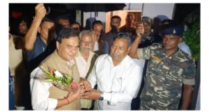 29 जून को रात्रि में असम के मुख्यमंत्री शहर झारखंड विधानसभा चुनाव के प्रभारी माननीय हेमंत विश्व का शर्मा खूंटी के पूर्व ग्रामीण विकास मंत्री एवं वर्तमान विधायक नीलकंठ सिंह मुंडा से मुलाकात करने उनके घर पहुंचे यह भेंट मुलाकात के साथ-साथ चुनावी गतिविधियों की जानकारी भी ली गई और संगठन को कैसे मजबूत किया जाएगा इसको लेकर लंबे समय तक रात्रि में चर्चा किया गया मौके पर अन्य जिलों के माननीय विधायक भी उपस्थित रहे।